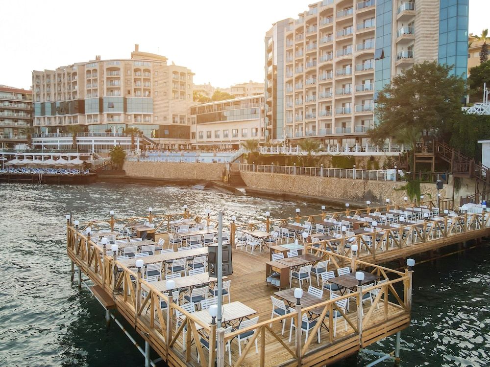 undefined Charisma De Luxe Hotel 6