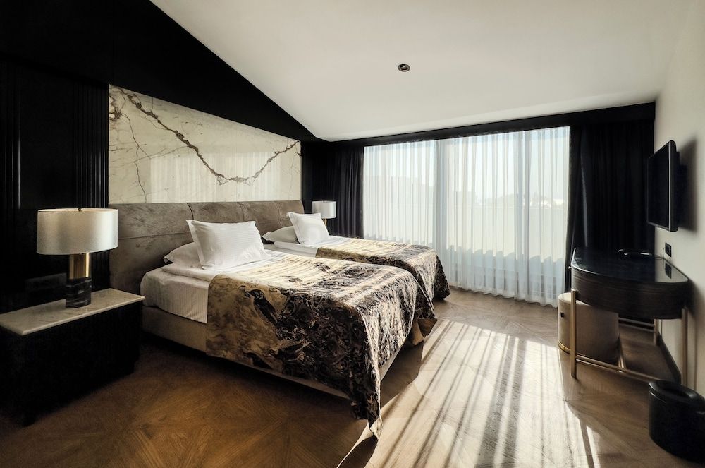 undefined Charisma De Luxe Hotel 8