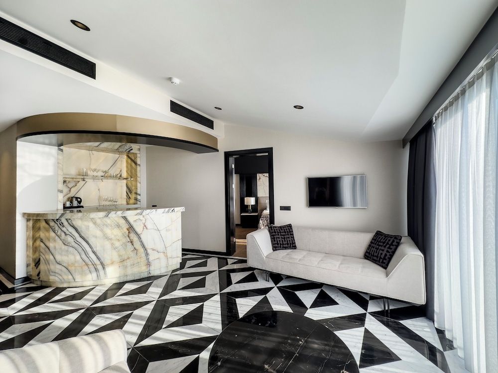 undefined Charisma De Luxe Hotel 10