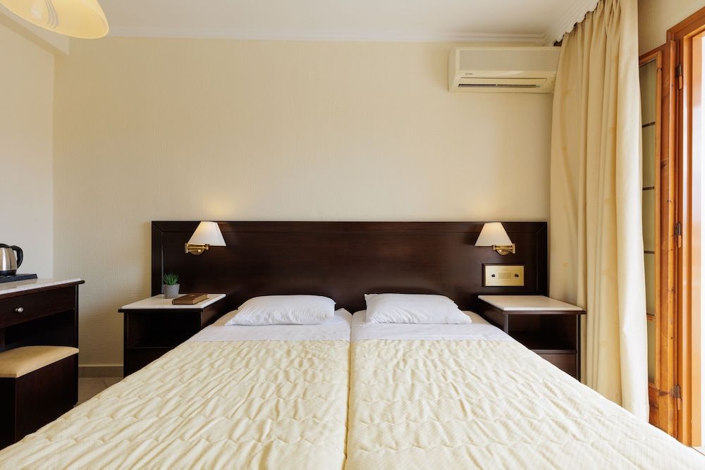 Classic Twin Room, Pool View