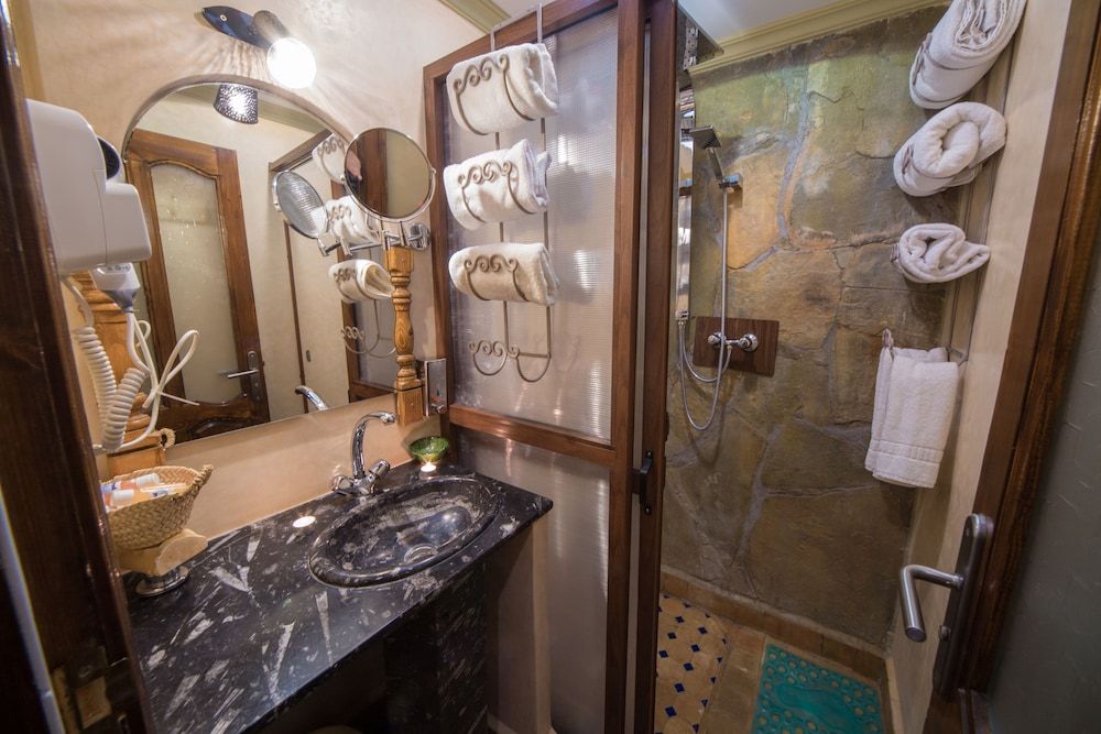 Tin Joseph Superior Triple Room 12