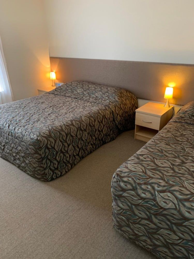 Shellharbour Resort Twin Room 4
