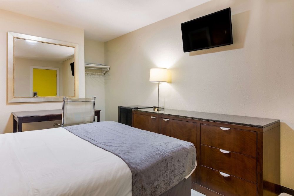 Rodeway Inn Standard Room, 1 Double Bed, Non Smoking