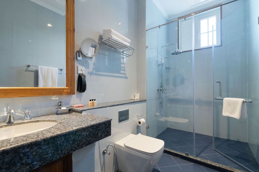 Araliya Red - Budget friendly Hotel- Where you find stunning 360 panoramic view of Nuwara Eliya Deluxe Double Room, 1 King Bed 6