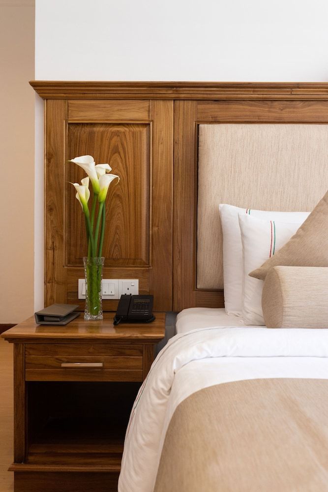 Araliya Red - Budget friendly Hotel- Where you find stunning 360 panoramic view of Nuwara Eliya Deluxe Double Room, 1 King Bed