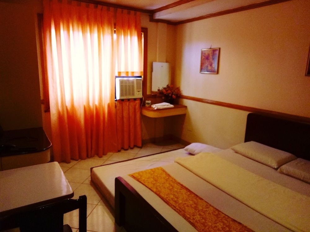 Tabaco Gardenia Hotel Triple Room 6