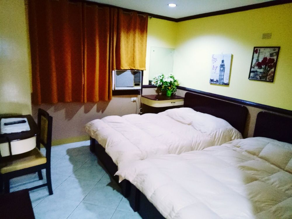 Tabaco Gardenia Hotel Comfort Quadruple Room 5