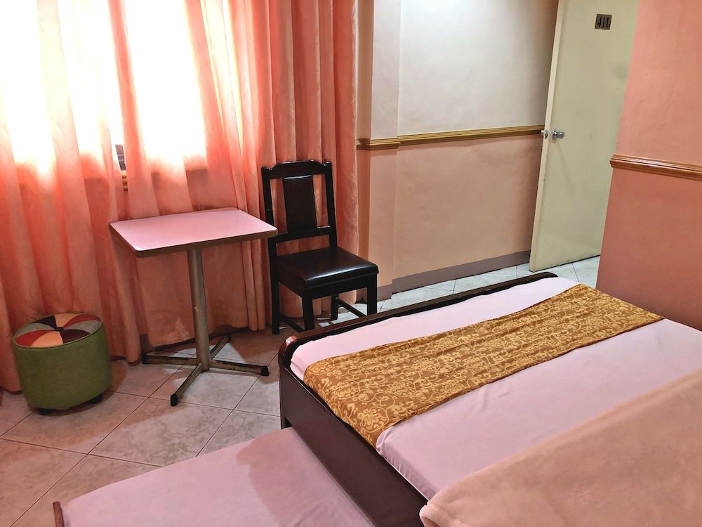 Tabaco Gardenia Hotel Triple Room 2