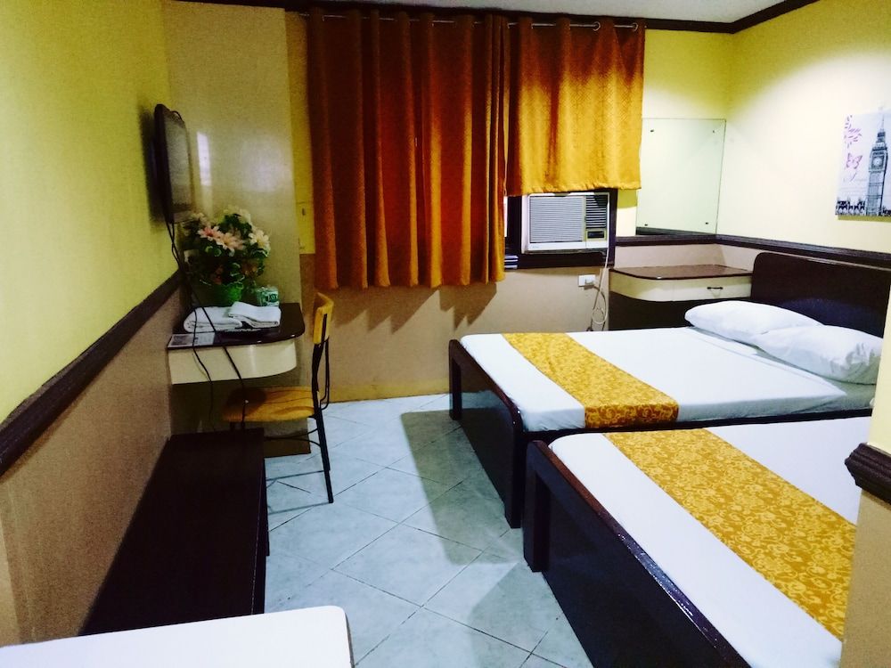 Tabaco Gardenia Hotel Triple Room 7