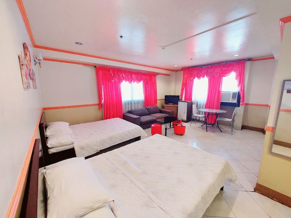 Tabaco Gardenia Hotel Family Suite with Bathtub