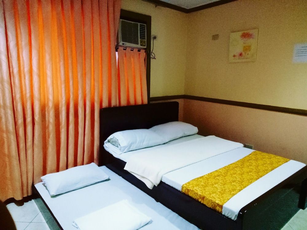 Tabaco Gardenia Hotel Triple Room 5