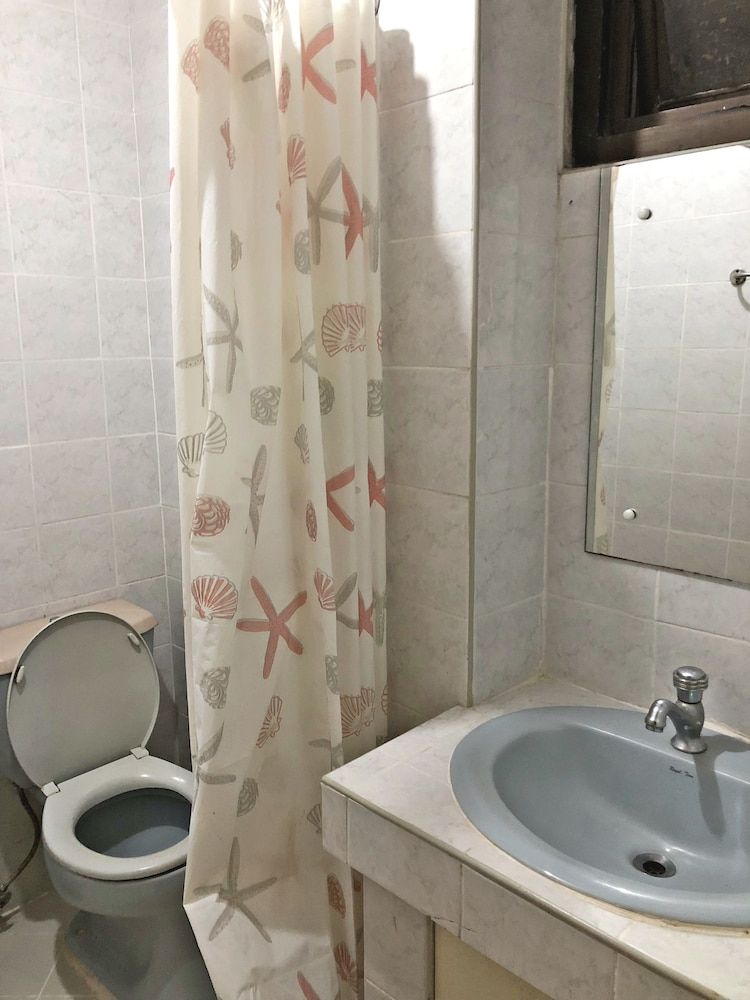 Tabaco Gardenia Hotel Comfort Quadruple Room 8