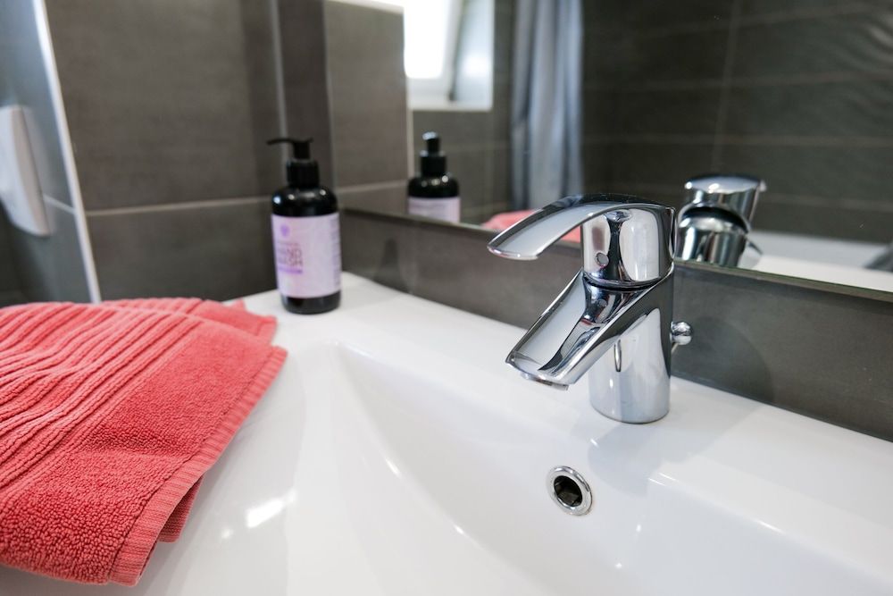 Comfort Cottage, Private Bathroom, River View (Jonquille)