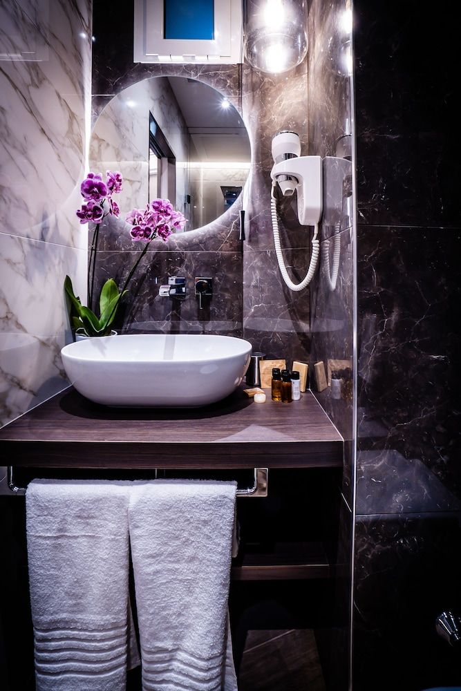 Growel Exclusive Suites San Pietro Deluxe Triple Room 4