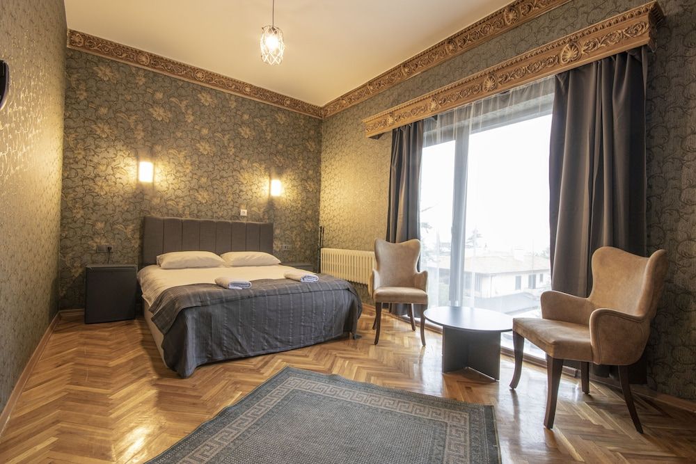 undefined Ares Business Suit Hotel 7