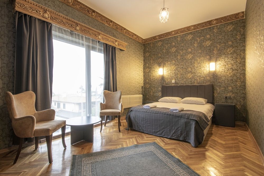 undefined Ares Business Suit Hotel 9