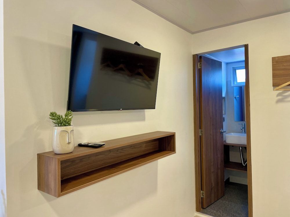 122 Plaza Apartahotel Business Room, 1 Queen Bed 9