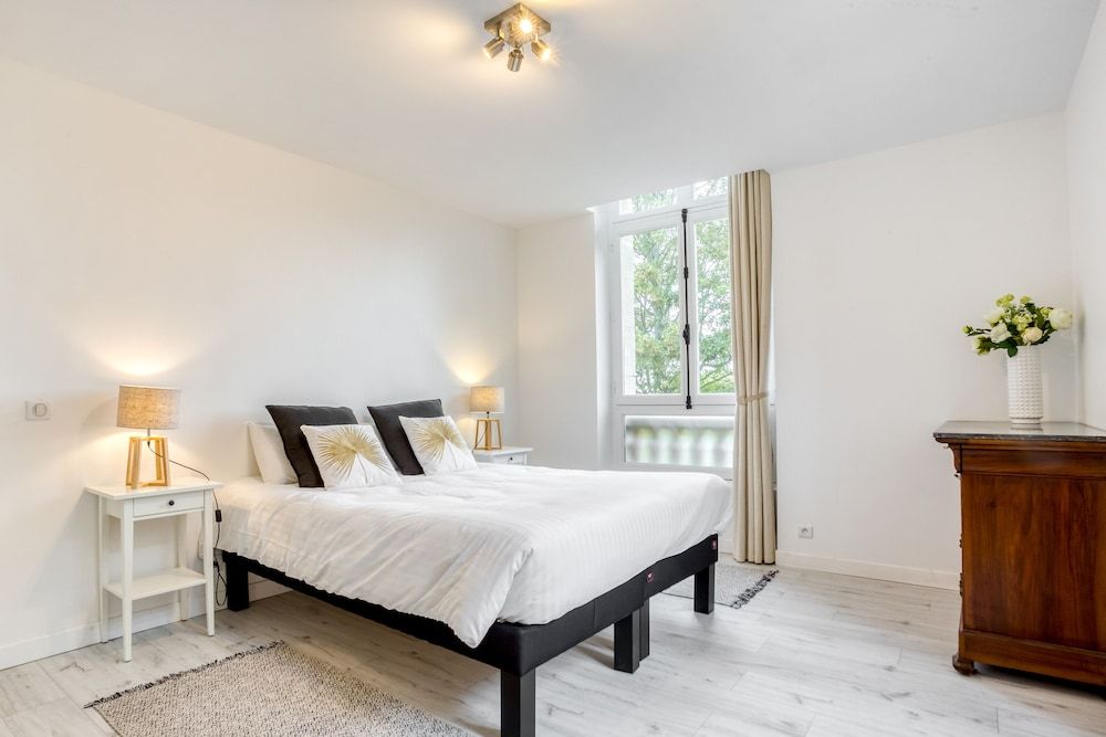Family Apartment, King, 2 Bedroom, Garden or Lake View, Patio, Pool Access
