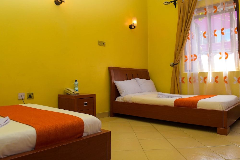 Raya Hotel Deluxe Triple Room 3