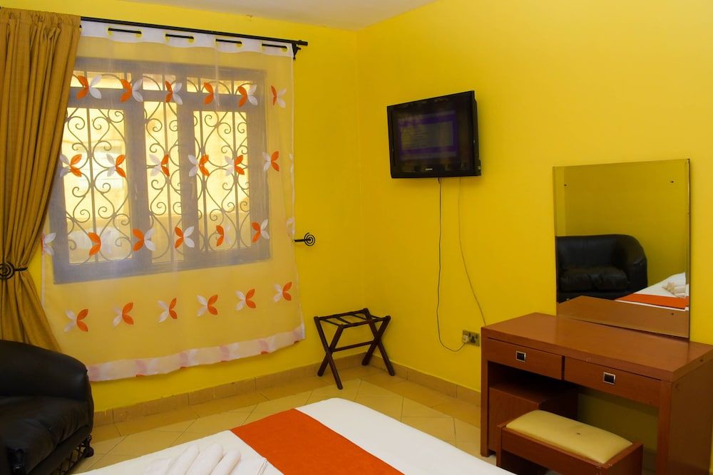 Raya Hotel Deluxe Single Room 2
