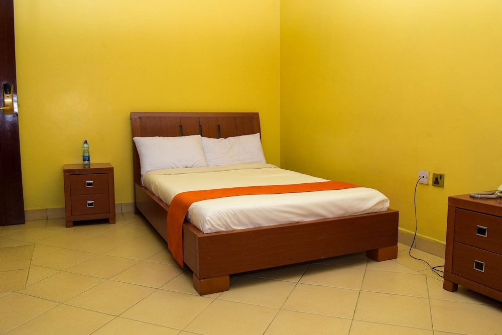 Raya Hotel Deluxe Single Room 3
