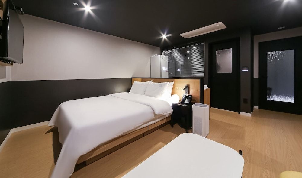 undefined Hotel OU 8