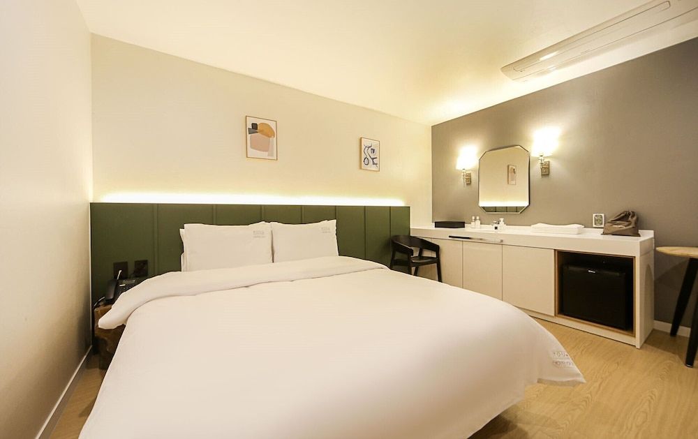 undefined Hotel OU 7