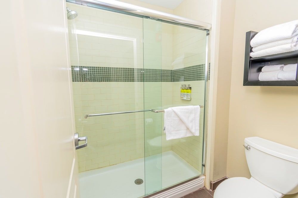 Staybridge Suites Houston IAH - Beltway 8 by IHG Studio Suite, 1 Queen Bed 6