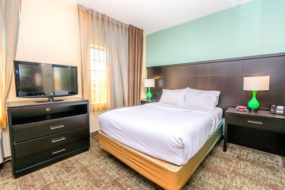 Staybridge Suites Houston IAH - Beltway 8 by IHG Studio Suite, 1 Queen Bed