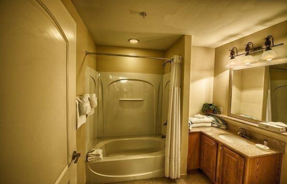 undefined Disney Amazing Lake Bryan View 1 Bedroom Condo by RedAwning 8