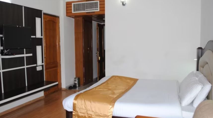 Hotel Dalhousie Heights Super Deluxe Room (Roadside-View) 6