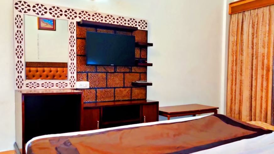 Hotel Dalhousie Heights Super Deluxe Room (Roadside-View) 9