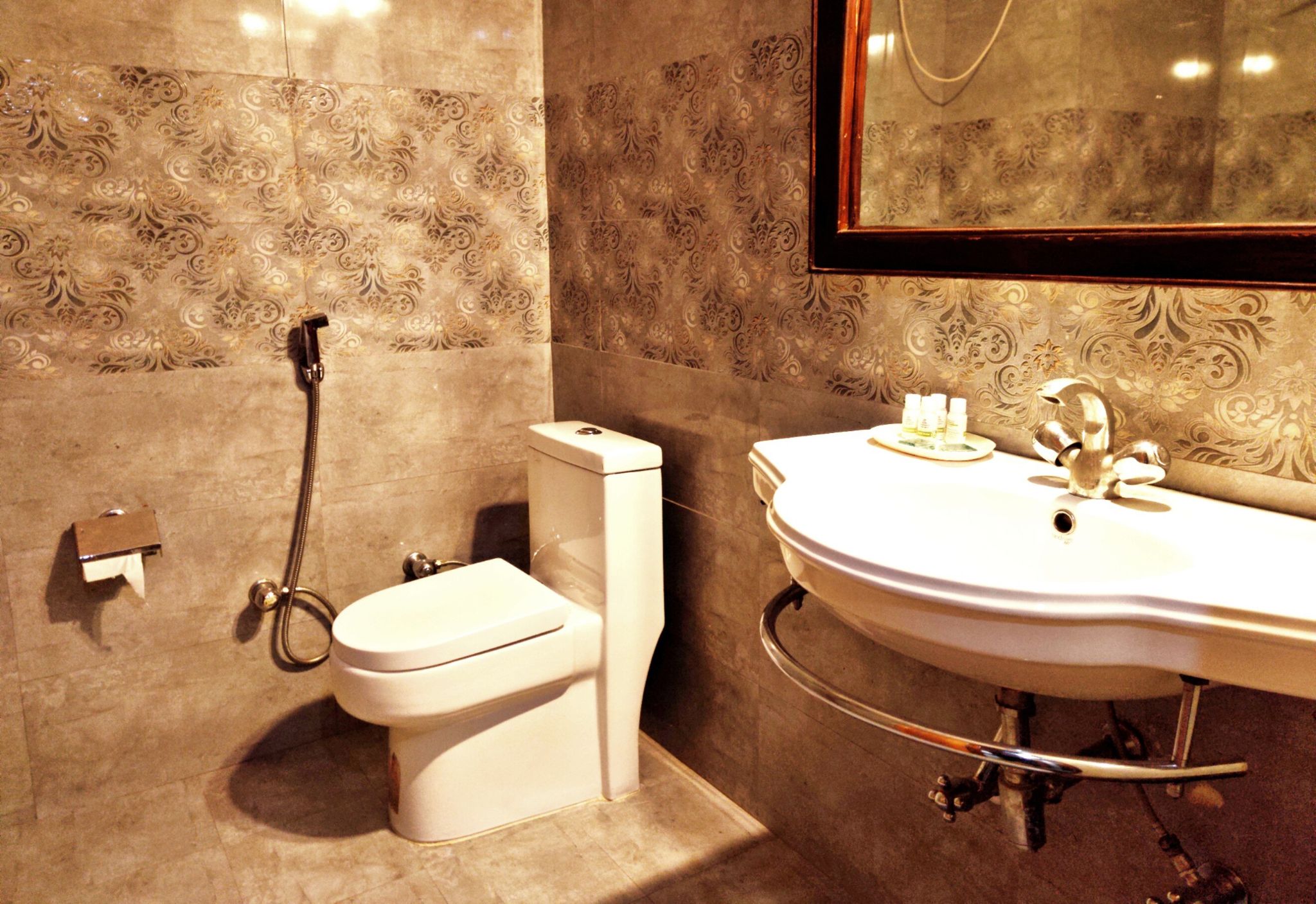 Hotel Dalhousie Heights Super Deluxe Room (Roadside-View) 7