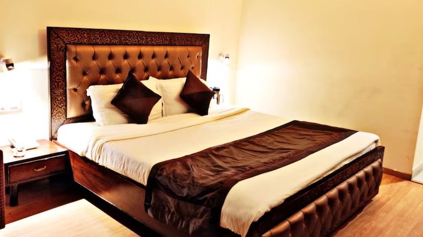 Hotel Dalhousie Heights Super Deluxe Room (Roadside-View) 5