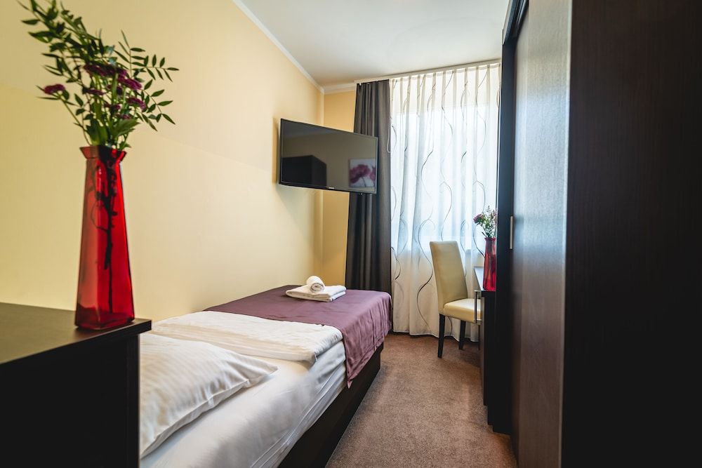 Casino & Hotel ADMIRAL Ptuj Economy Single Room 2