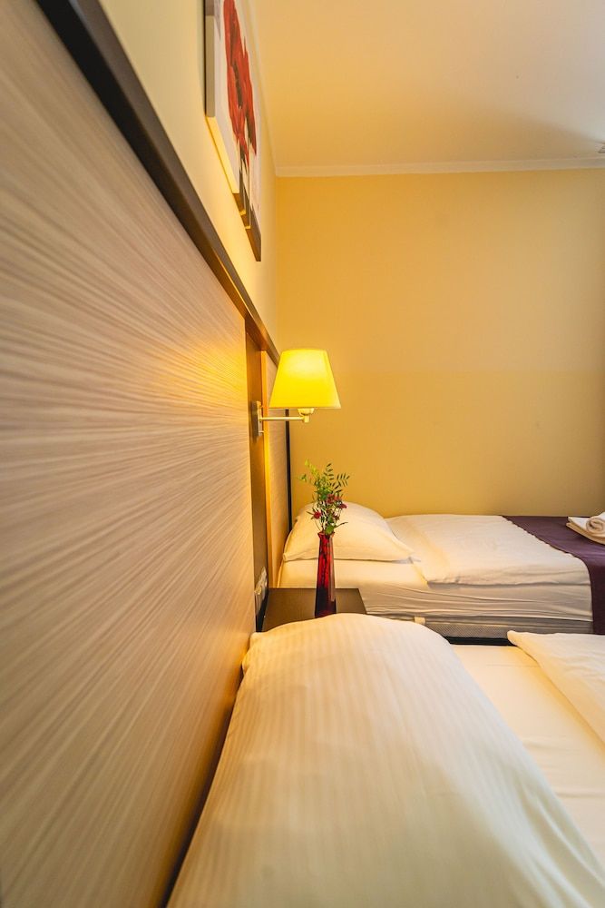 Casino & Hotel ADMIRAL Ptuj Standard Twin Room 2