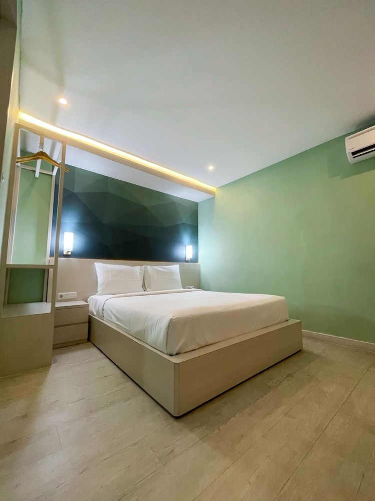 Leaf Hotel Deluxe Double Room, 1 Queen Bed, Smoking 3