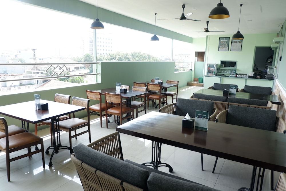 undefined Leaf Hotel 5