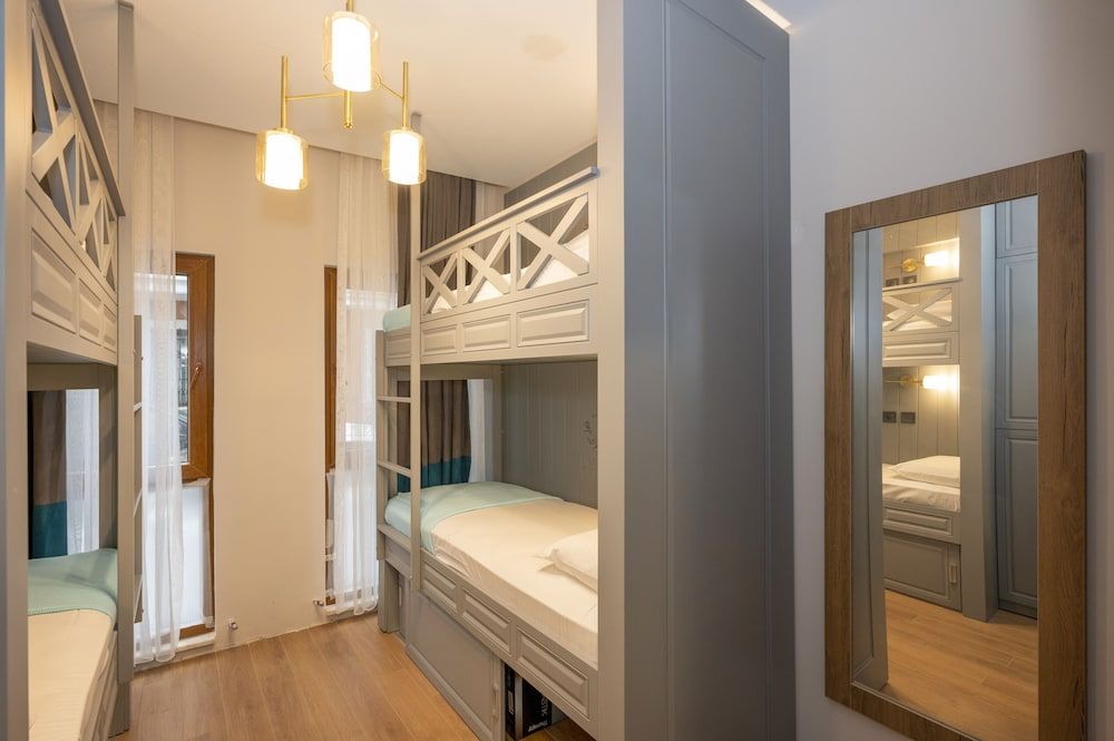 Lynda Hotel - Special Class Economy Quadruple Room 3