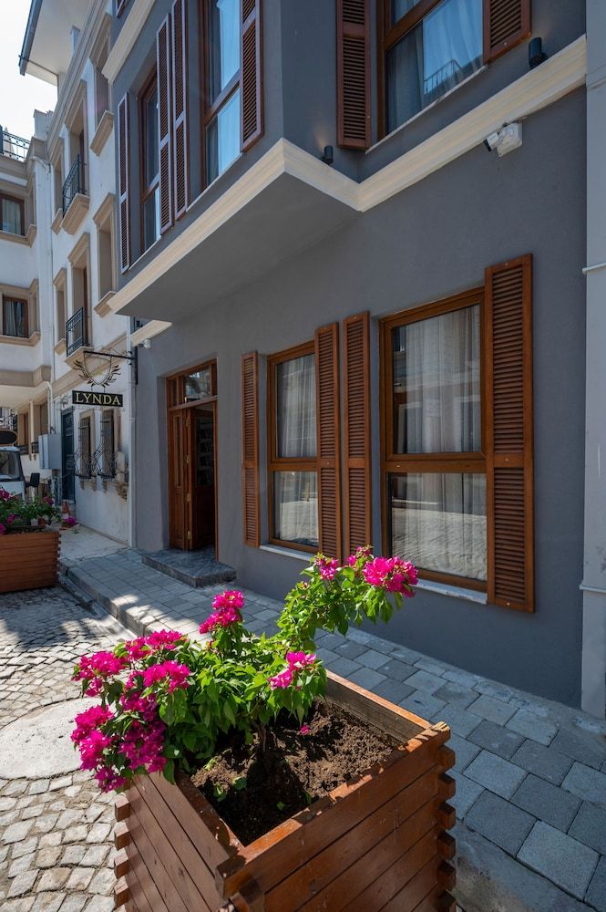 undefined Lynda Hotel - Special Class 9