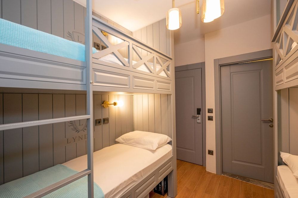 Lynda Hotel - Special Class Economy Quadruple Room