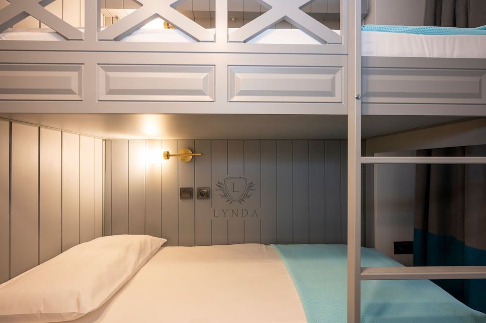 Lynda Hotel - Special Class Economy Quadruple Room 2