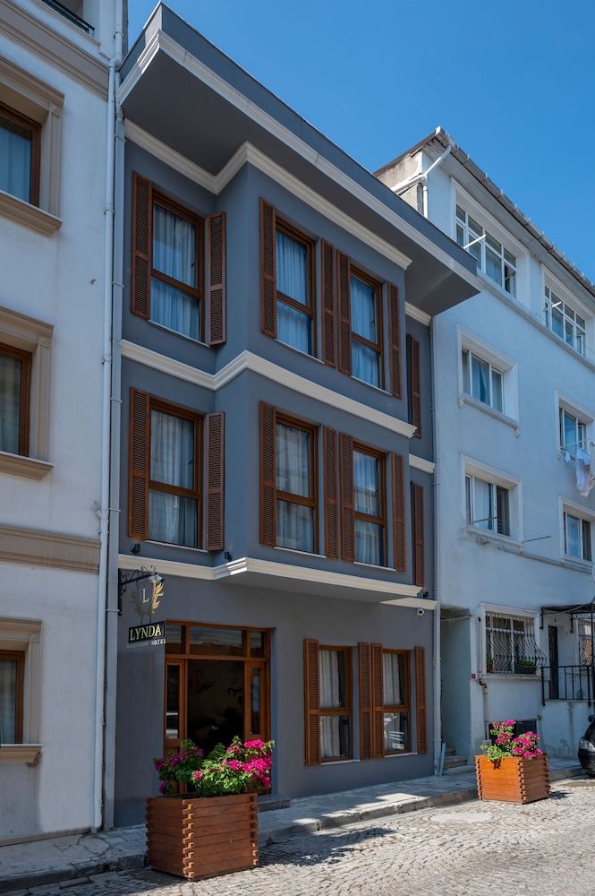 undefined Lynda Hotel - Special Class 8