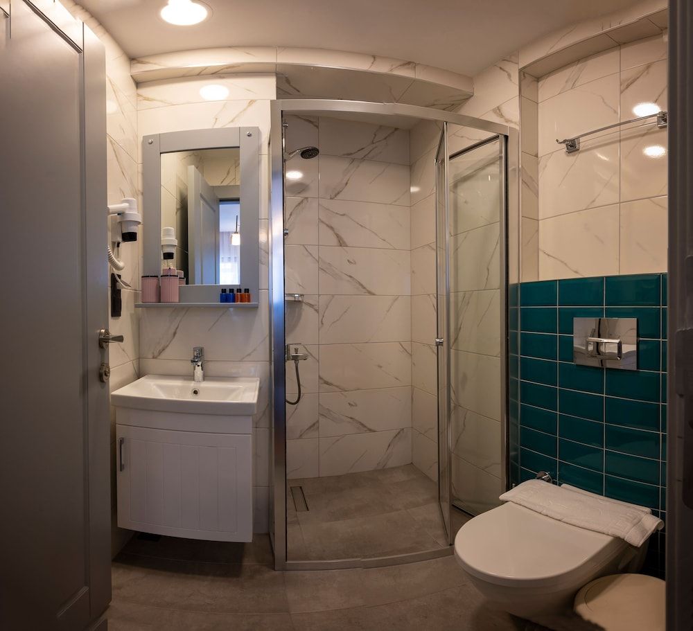 Lynda Hotel - Special Class Economy Quadruple Room 5