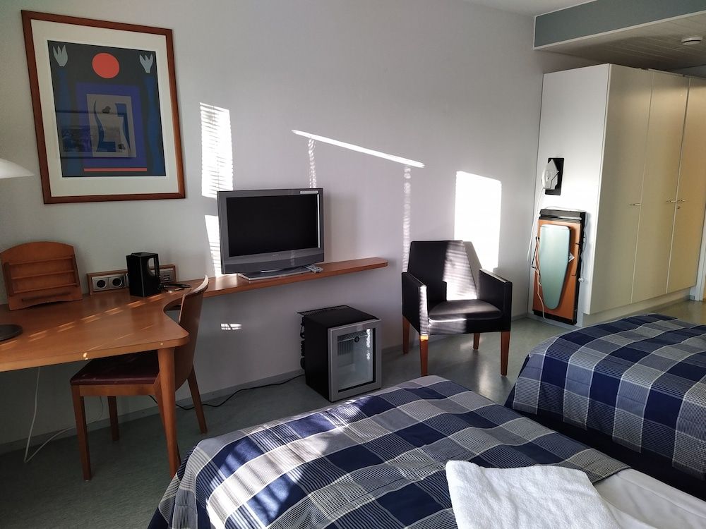 West Side Hotel Comfort Twin Room 2