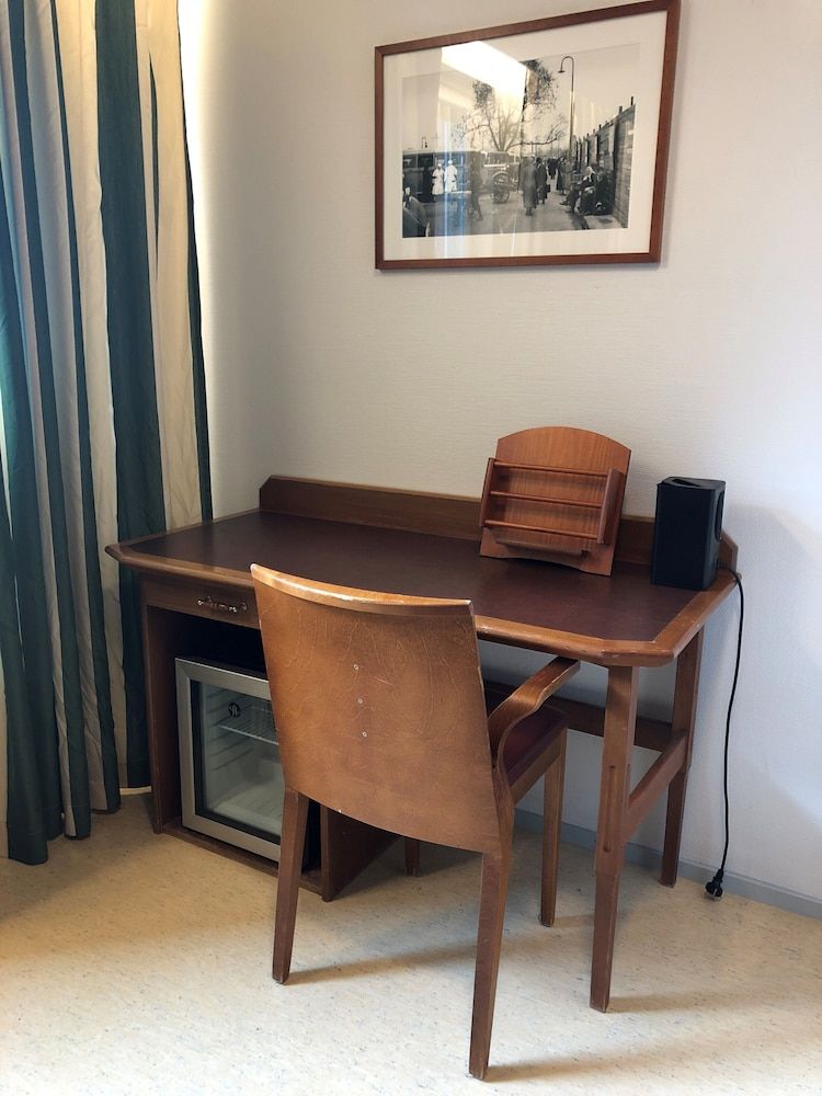 West Side Hotel Basic Single Room 3