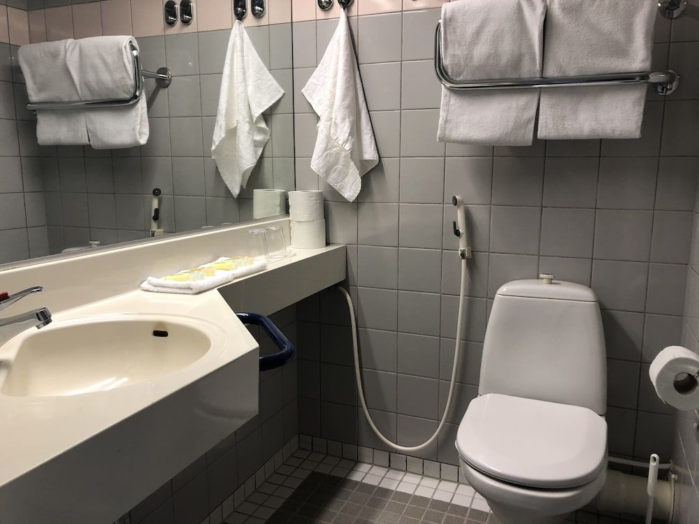 West Side Hotel Comfort Twin Room 4