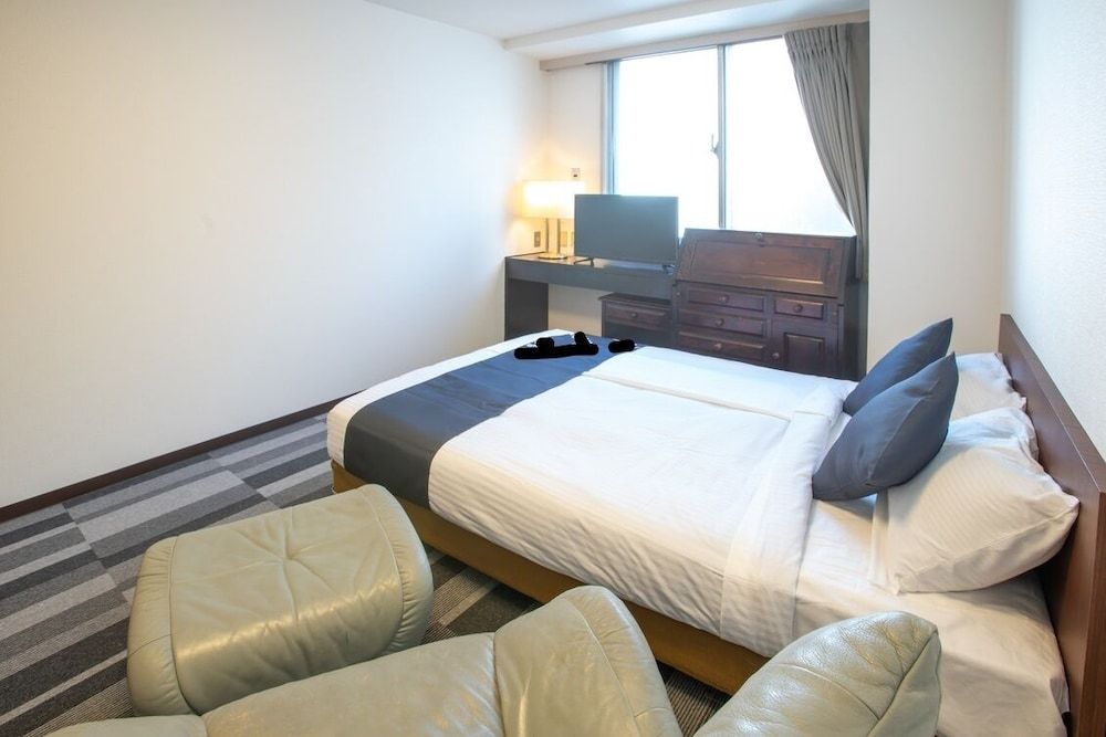 Double Room, Smoking