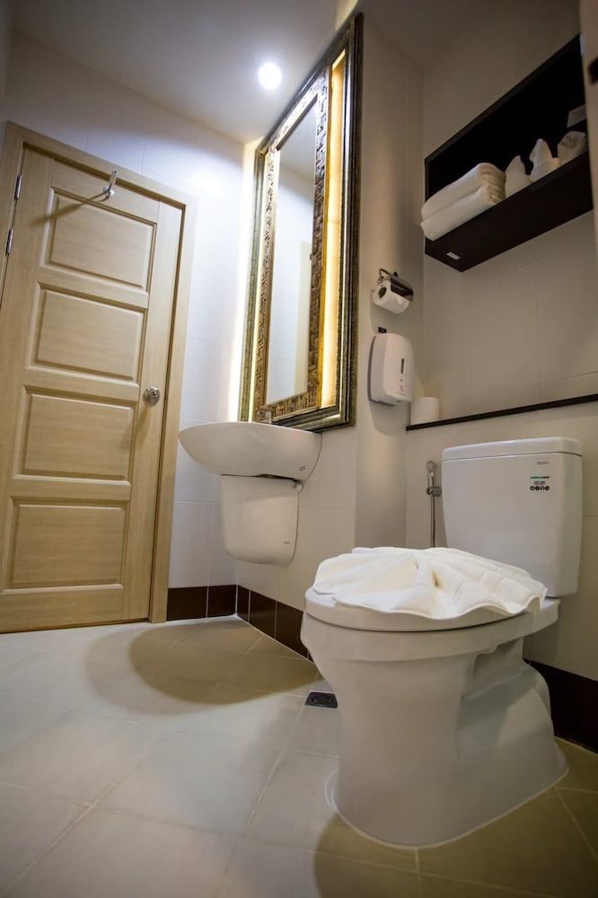 undefined IBooking Trams Square 8