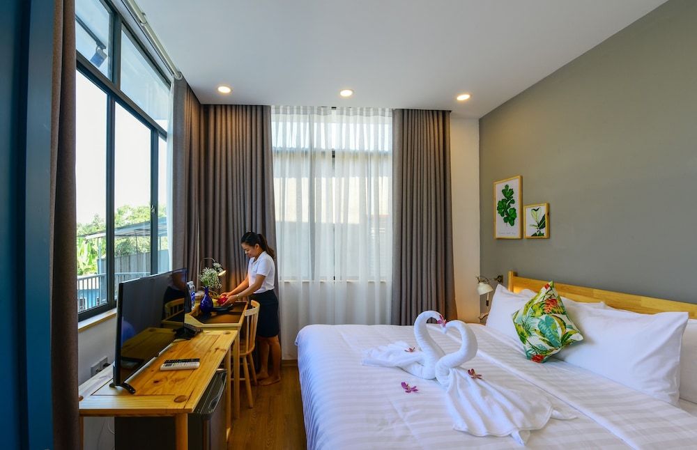Deluxe Room, 1 King Bed, River View